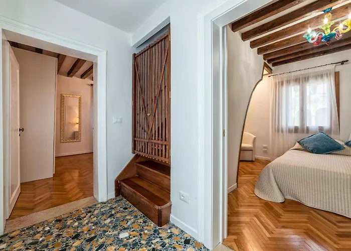 Casanova Fenice - Canal View