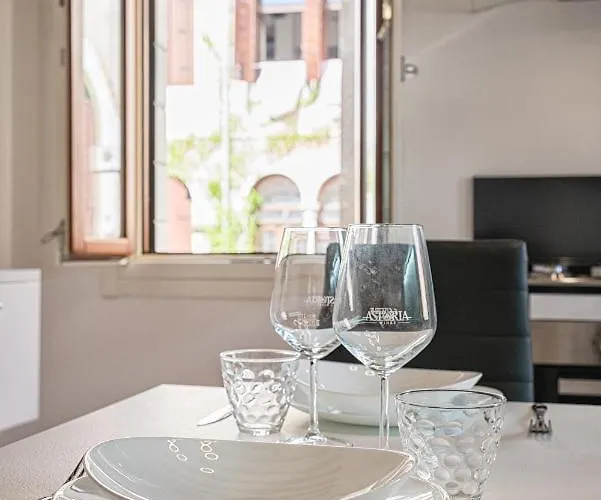 Apartment Casanova Fenice - Canal View Venice