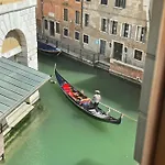 Casanova Fenice - Canal View Apartman Velence