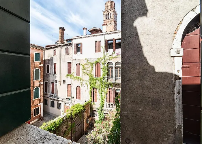 Casanova Fenice - Canal View Appartement Venetië