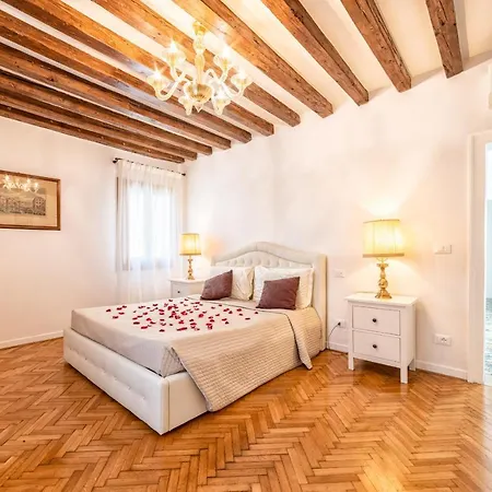 Casanova Fenice - Canal View Apartman *