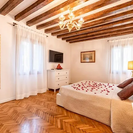 Casanova Fenice - Canal View Venice