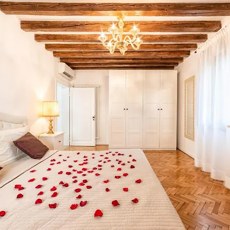 Casanova Fenice - Canal View Apartment