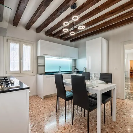 Casanova Fenice - Canal View Apartment