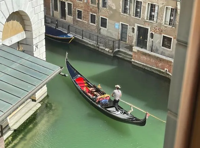 Casanova Fenice - Canal View Lägenhet Venedig