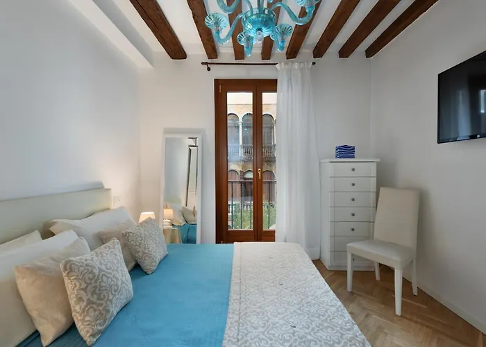 Casanova Fenice - Canal View