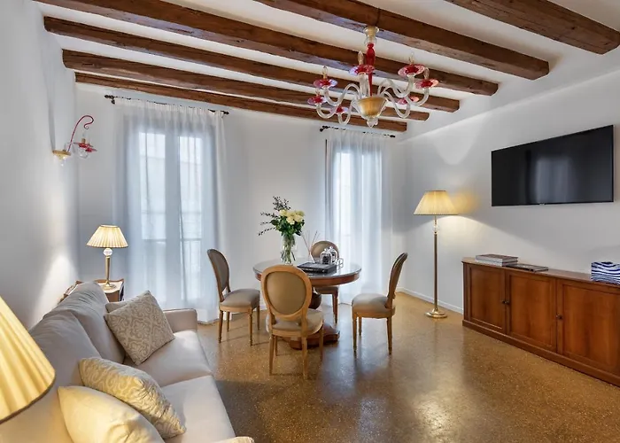 Casanova Fenice - Canal View * 威尼斯