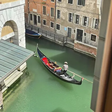 Casanova Fenice - Canal View Apartmán Benátky