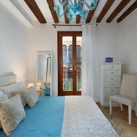 Casanova Fenice - Canal View